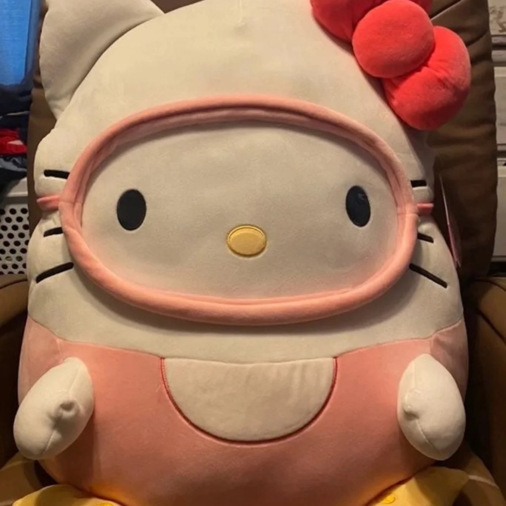 Scuba Hello Kitty Squishmallow! Brand new with tags! She’s huge and is adorable